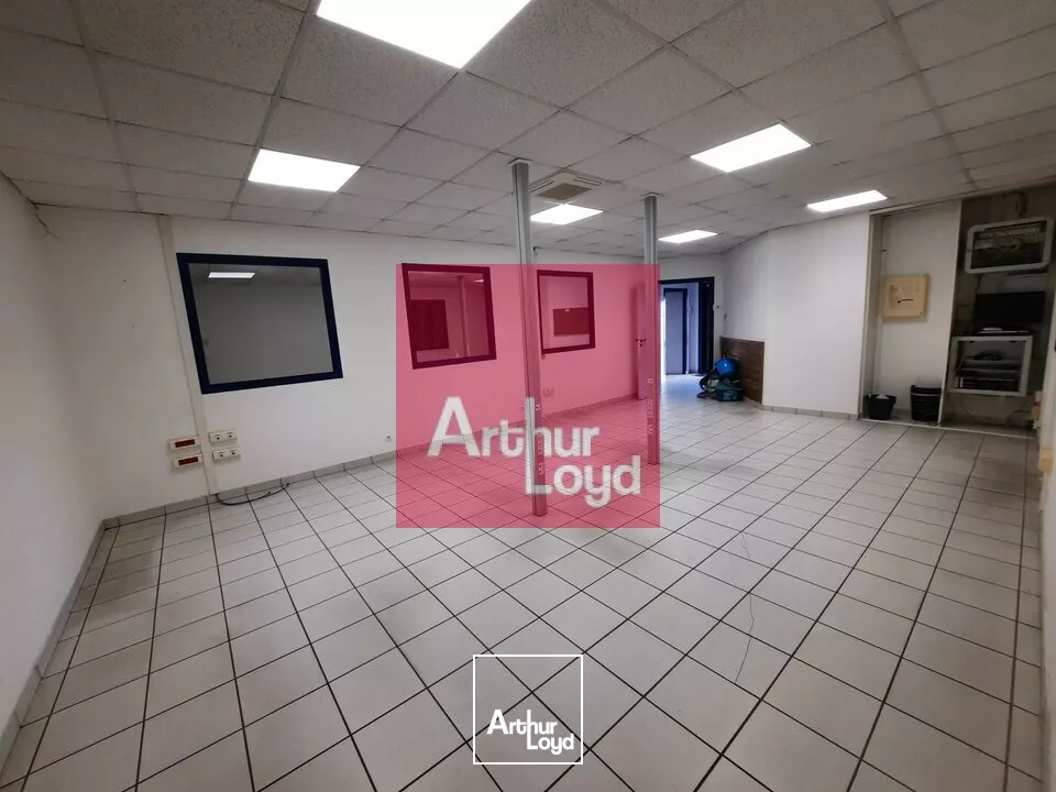 CLERMONT-FERRAND ZONE DES GRAVANCHES A LOUER LOCAL ACTIVITE 1950 M² - DEUX QUAIS