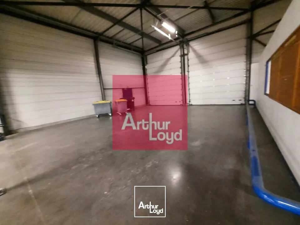 CLERMONT-FERRAND ZONE DES GRAVANCHES A LOUER LOCAL ACTIVITE 1950 M² - DEUX QUAIS