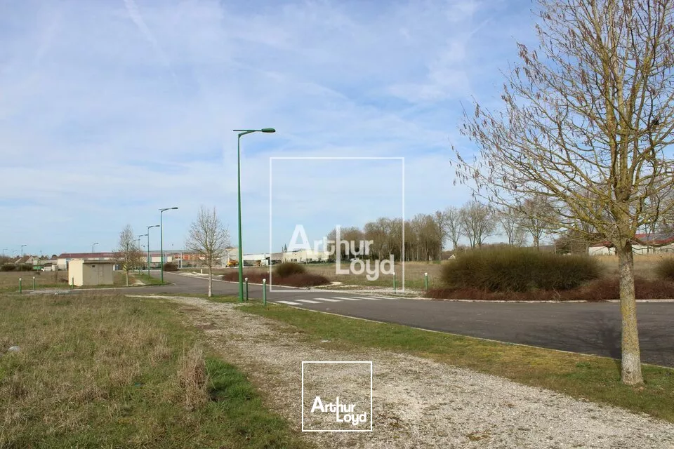 TERRAIN CONSTRUCTIBLE - RARE SUR SECTEUR