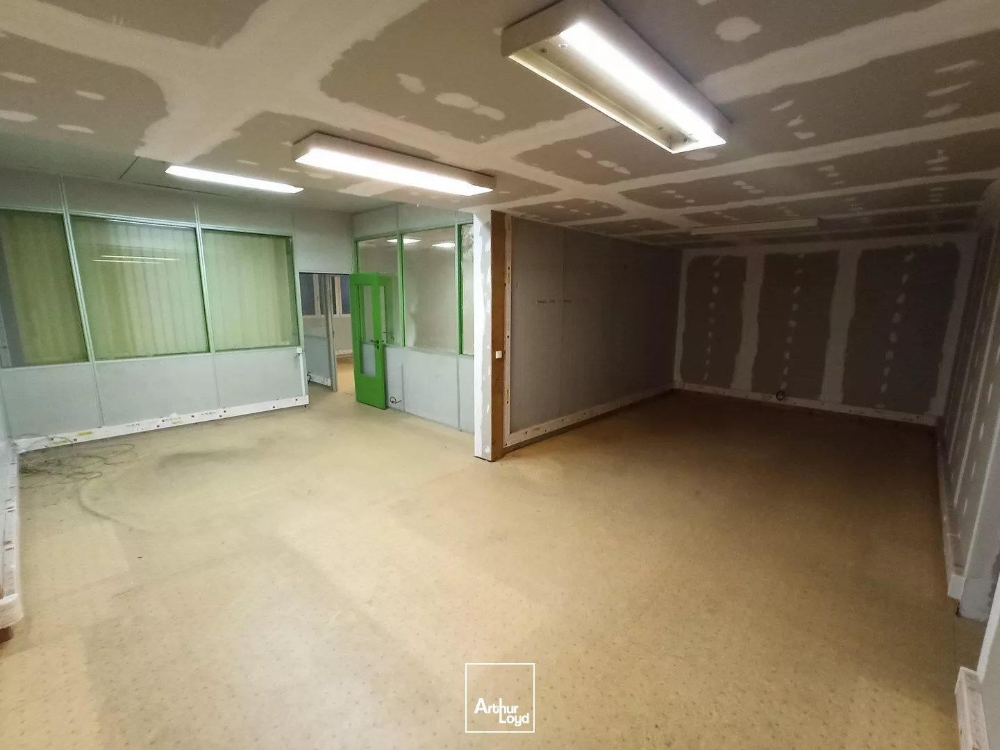 Entrepôt / local industriel 510 m²