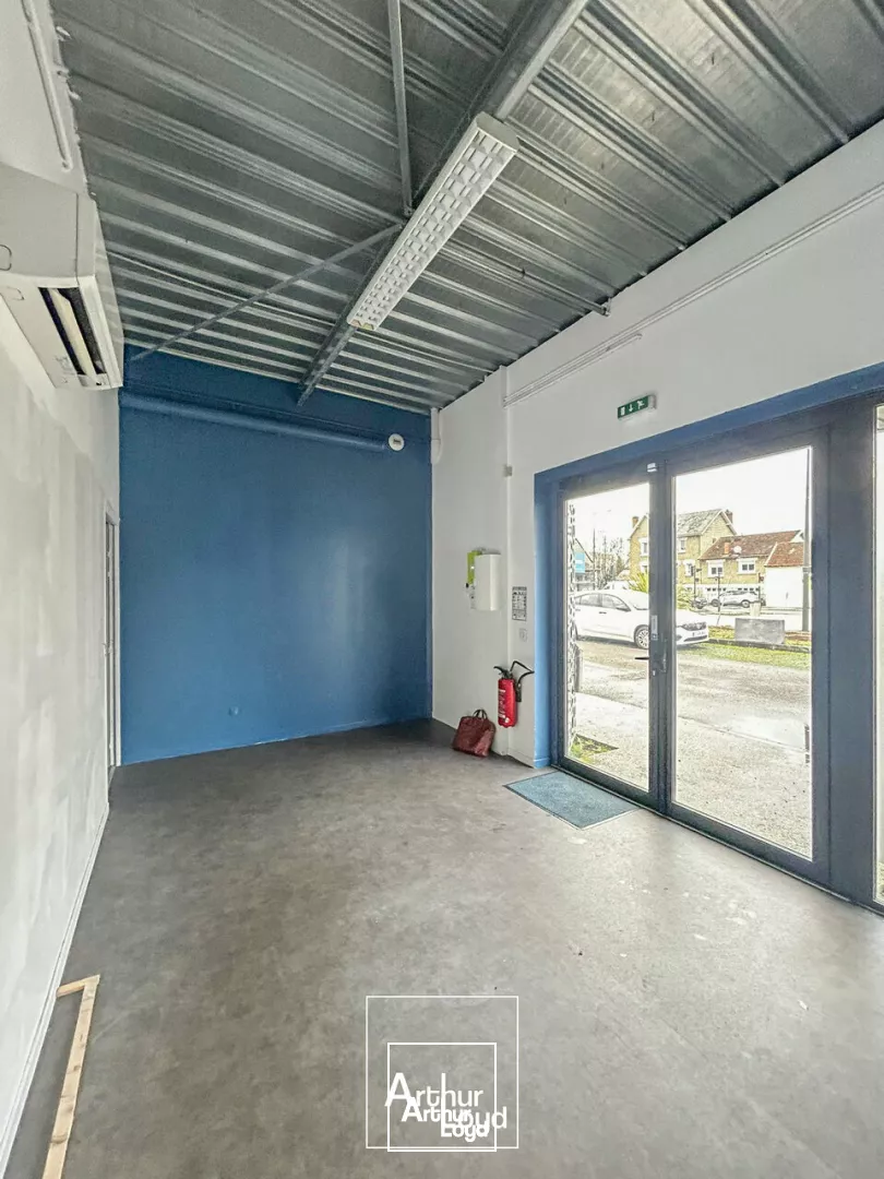 Local Commercial Accessible PMR avec Parking  Axe Très Passant - Brive