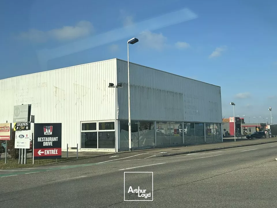 LOCAL COMMERCIAL à LOUER de 1059 m²
