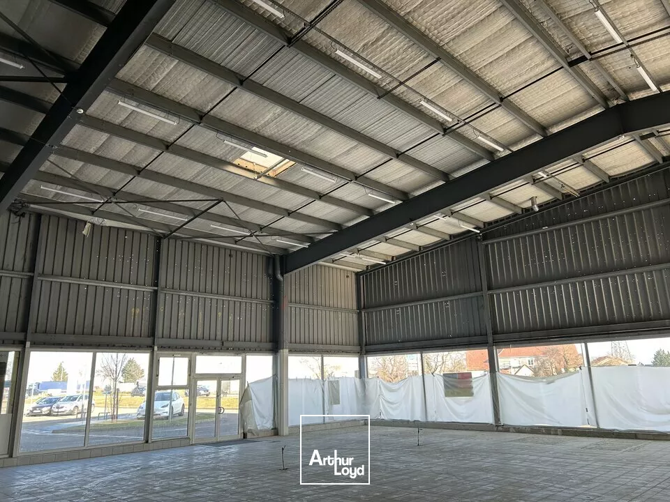 LOCAL COMMERCIAL à LOUER de 1059 m²