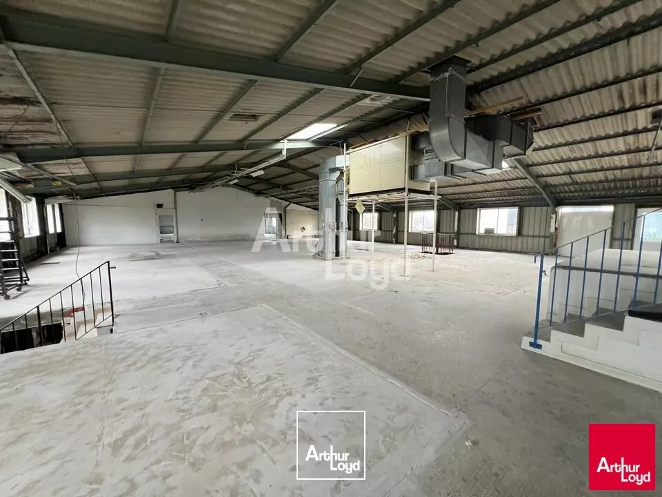 RENNES - LOCAL D'ACTIVITE A LOUER - 2 750 M² EN ZONE PREMIUM