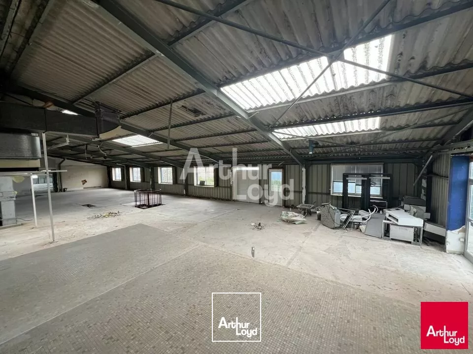 RENNES - LOCAL D'ACTIVITE A LOUER - 2 750 M² EN ZONE PREMIUM