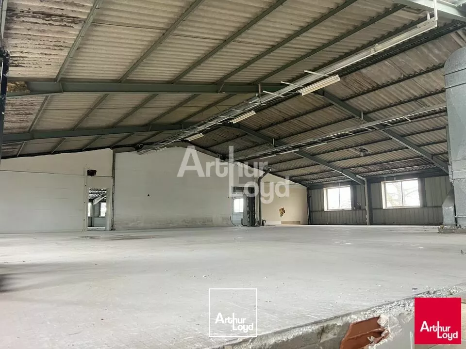 RENNES - LOCAL D'ACTIVITE A LOUER - 2 750 M² EN ZONE PREMIUM