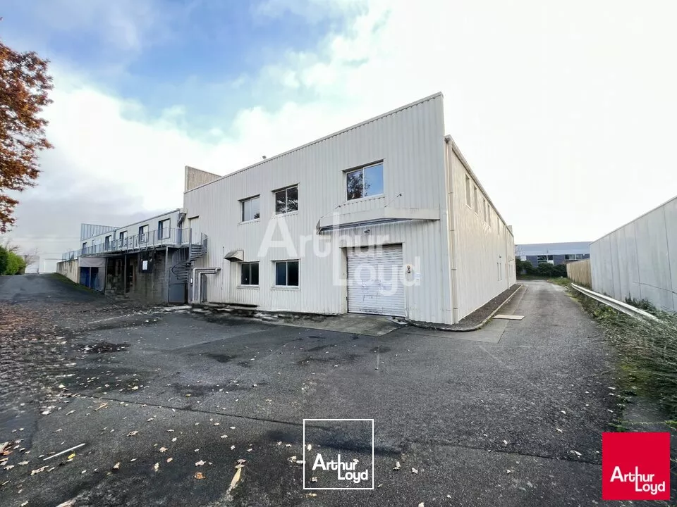 RENNES - LOCAL D'ACTIVITE A LOUER - 2 750 M² EN ZONE PREMIUM