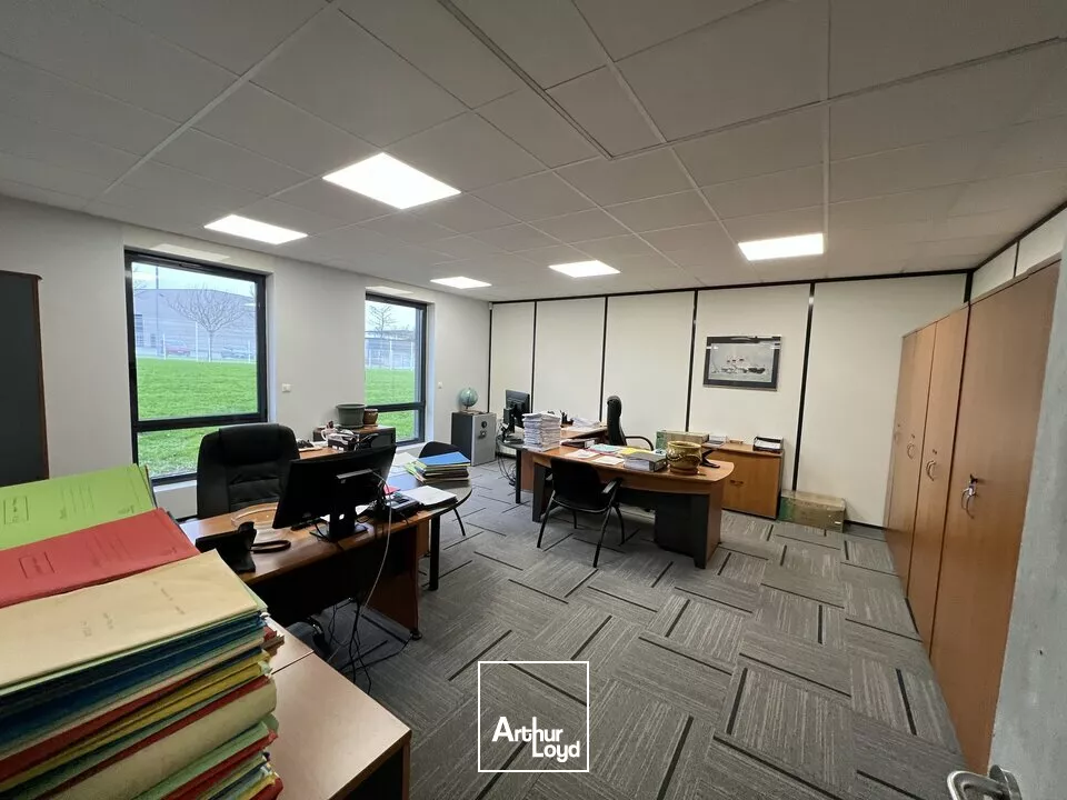 A louer - GONFREVILLE L'ORCHER - Locaux d'activités 437m2 emplacement stratégique