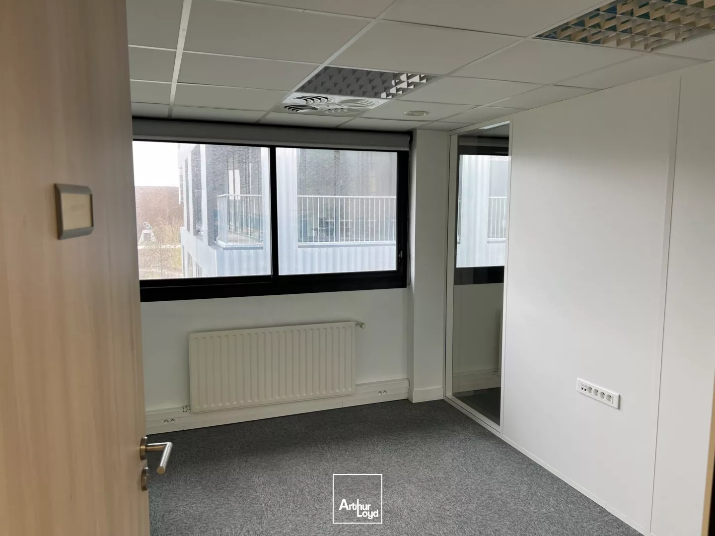 BUREAUX A LOUER - ILE DE NANTES BEAULIEU - 702 M2 DIVISIBLES
