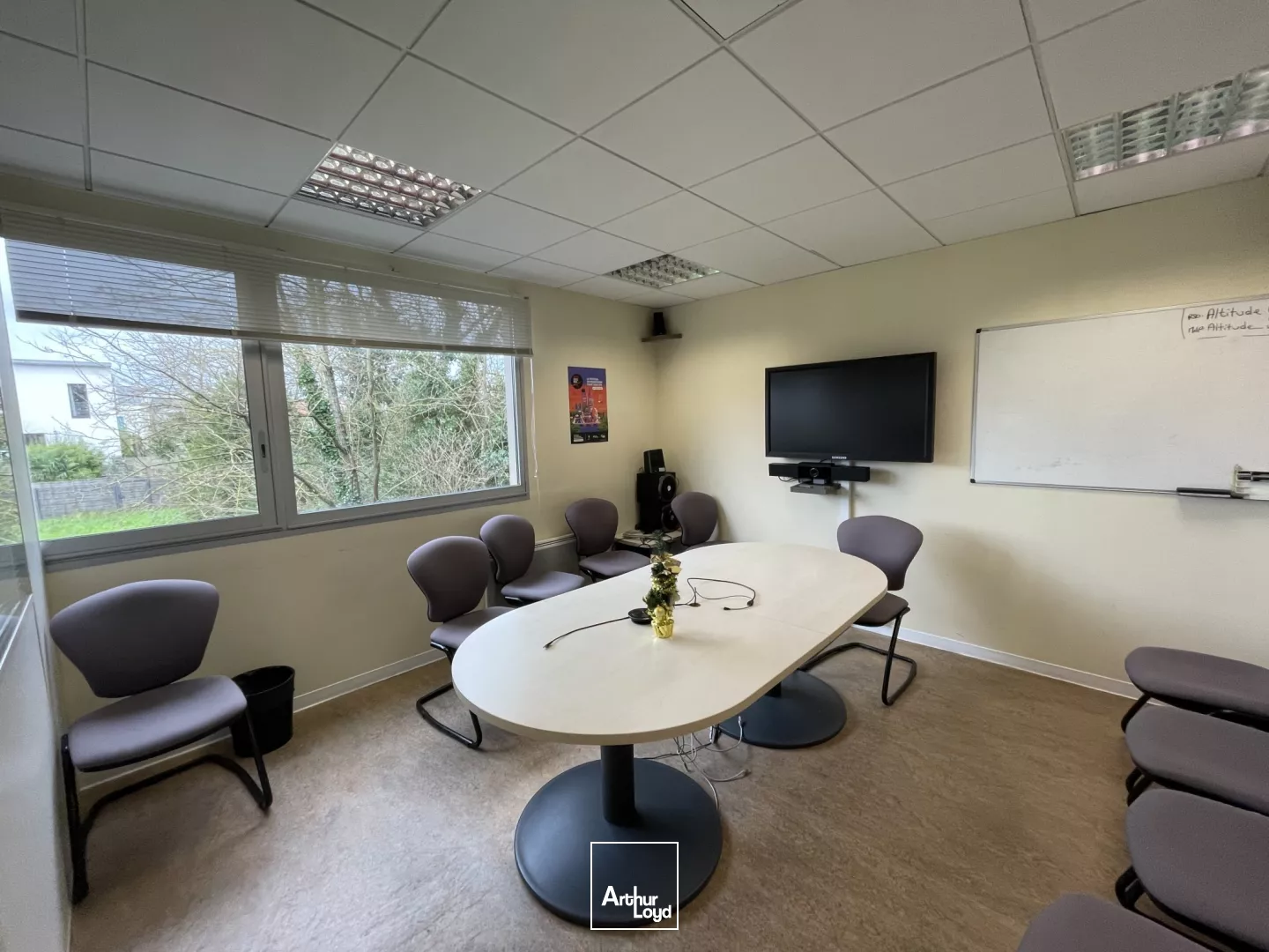 BUREAUX À LOUER-148 M²-REZÉ TRENTEMOULT