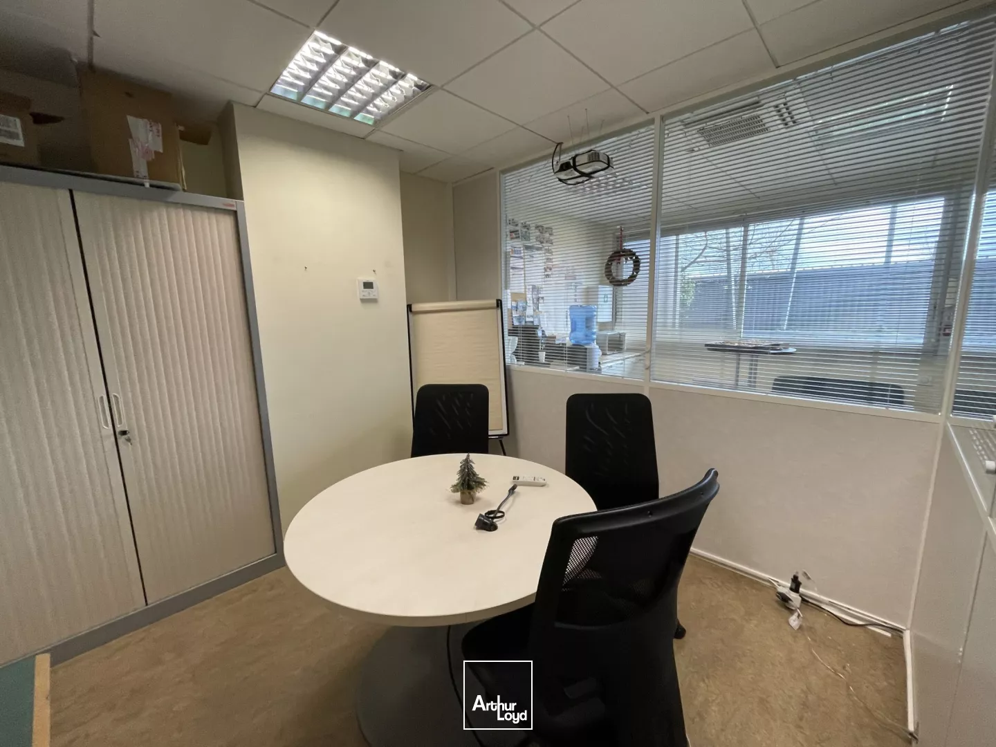 BUREAUX À LOUER-148 M²-REZÉ TRENTEMOULT