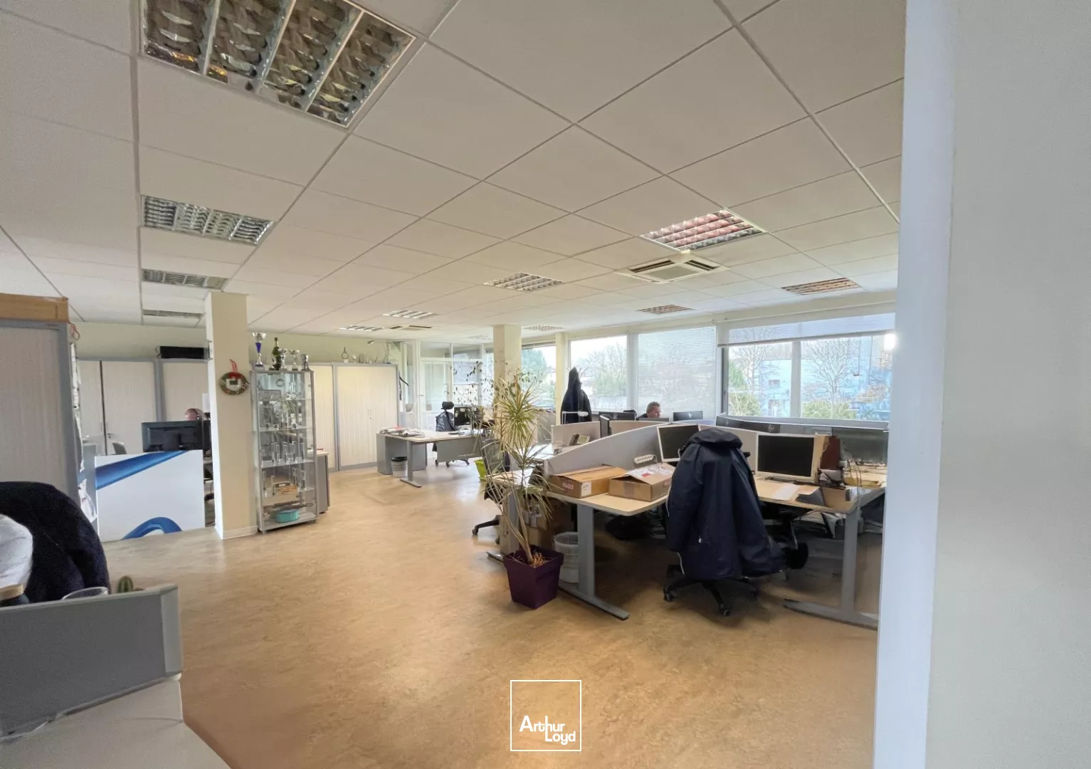 BUREAUX À LOUER-148 M²-REZÉ TRENTEMOULT