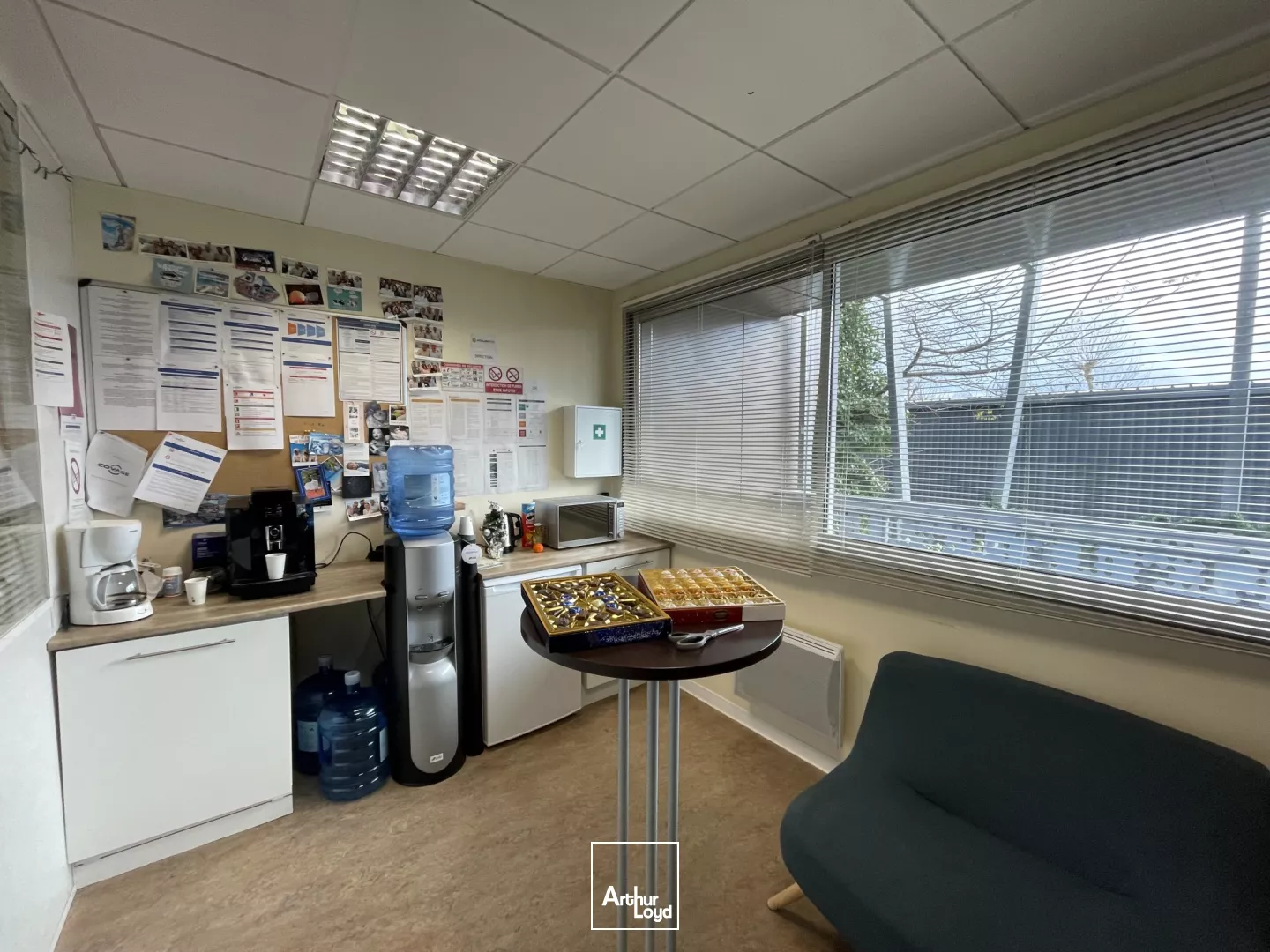 BUREAUX À LOUER-148 M²-REZÉ TRENTEMOULT