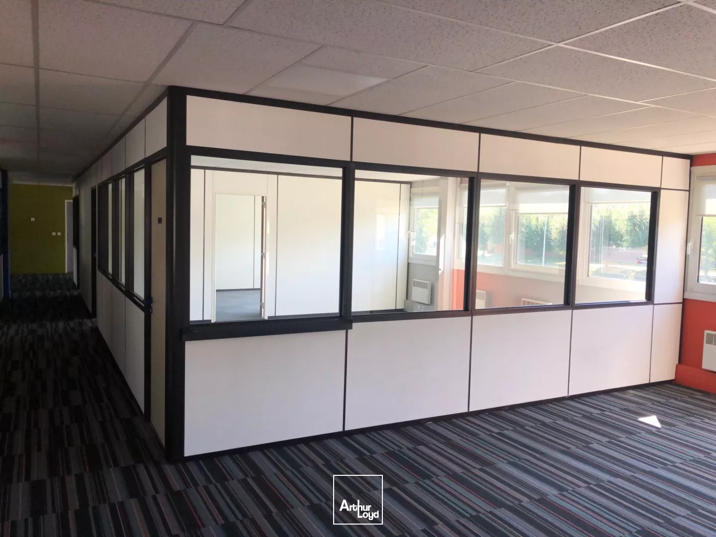 A LOUER RDC ACTIVITE AVEC ACCES LIVRAISON ET BUREAUX EN ETAGE