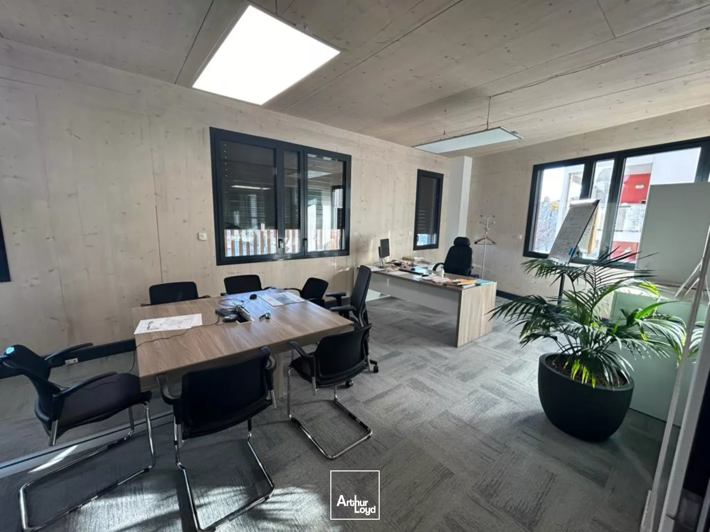 Bureaux PMR dans immeuble récent à louer - Terrasse en rooftop - 13003 Marseille