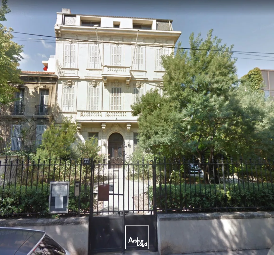 PRODUIT RARE - A vendre ou à louer - Hôtel particulier à usage de bureaux avec dépendances et jardin - Rond-Point du Prado - 13008 Marseille