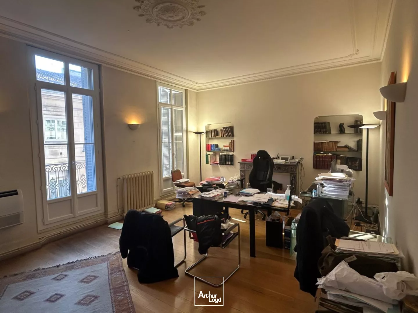 Bureaux avec balcon filant à vendre dans immeuble en pierre de taille - Centre-ville / Préfecture - 13006 Marseille