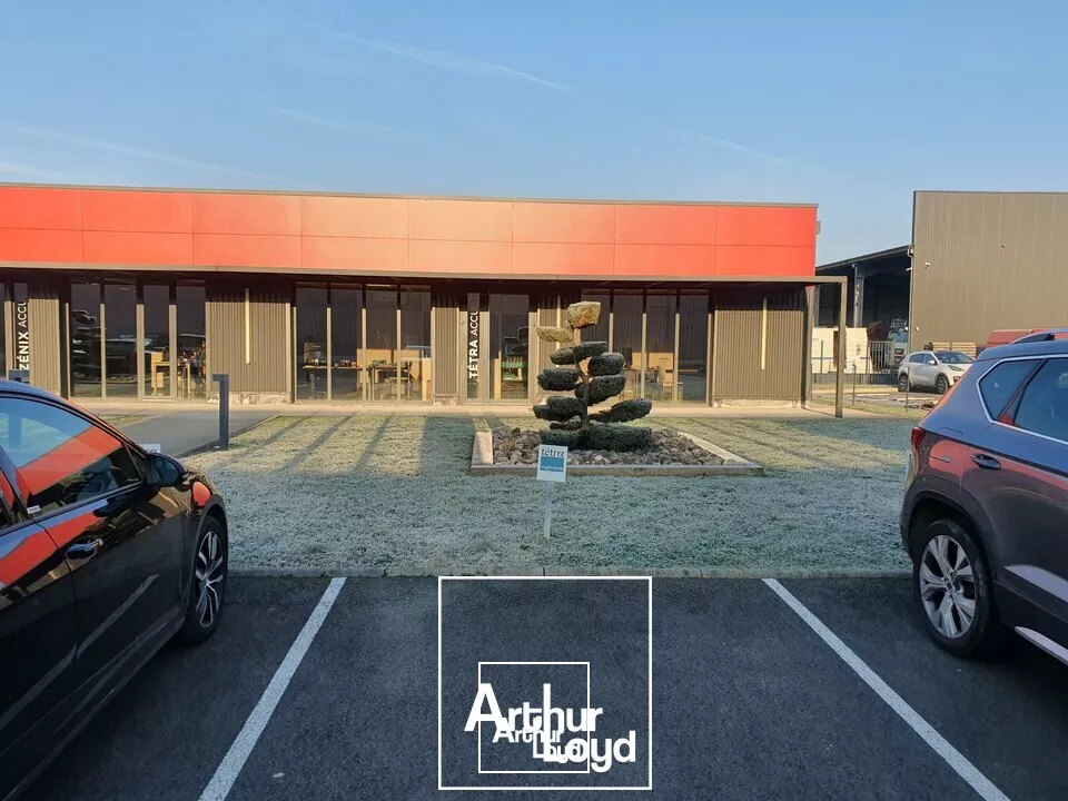 Superbe bureaux zone ouest de Brive 80 M² - état neuf - parking attenant - zone de l'aérodrome 