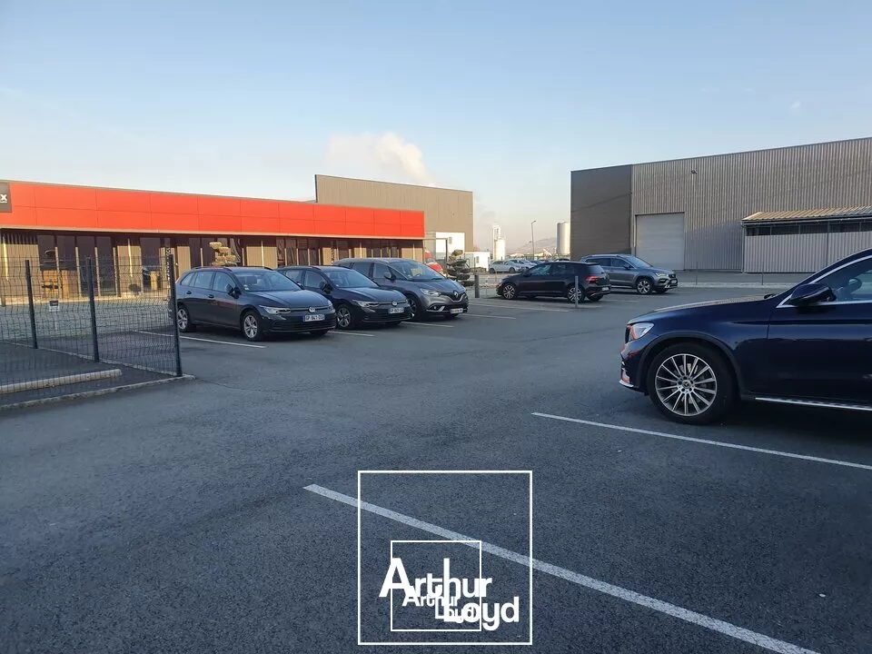 Superbe bureaux zone ouest de Brive 80 M² - état neuf - parking attenant - zone de l'aérodrome 