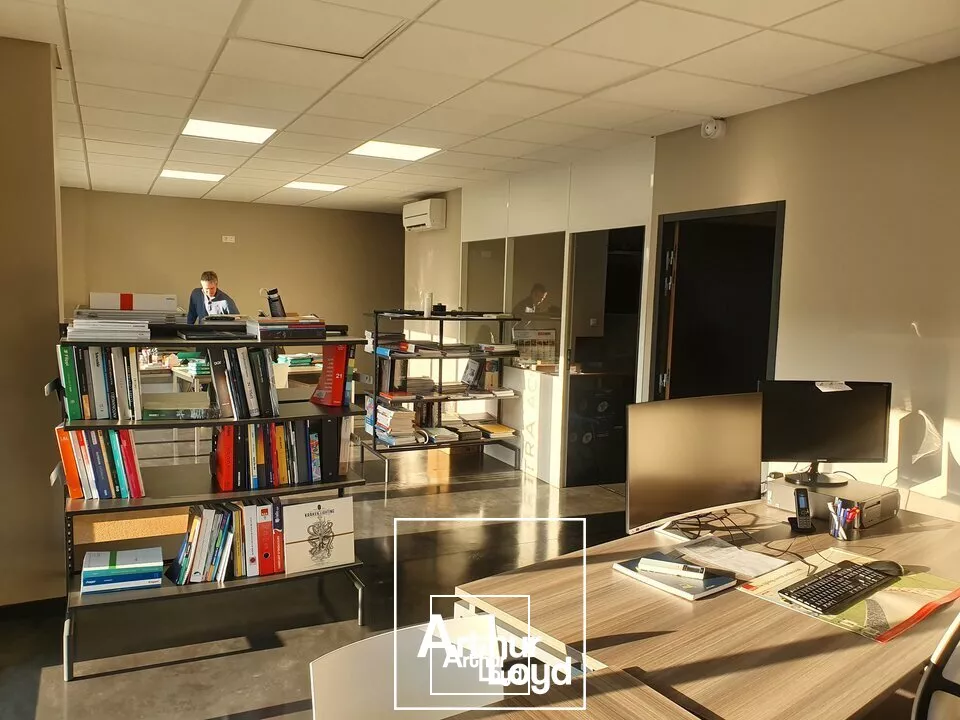 Superbe bureaux zone ouest de Brive 80 M² - état neuf - parking attenant - zone de l'aérodrome 