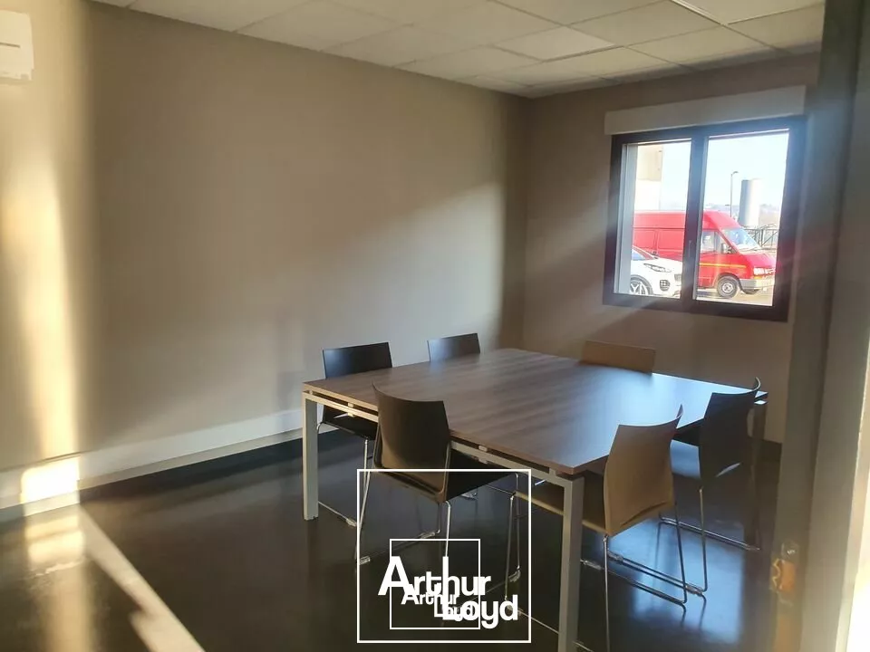 Superbe bureaux zone ouest de Brive 80 M² - état neuf - parking attenant - zone de l'aérodrome 