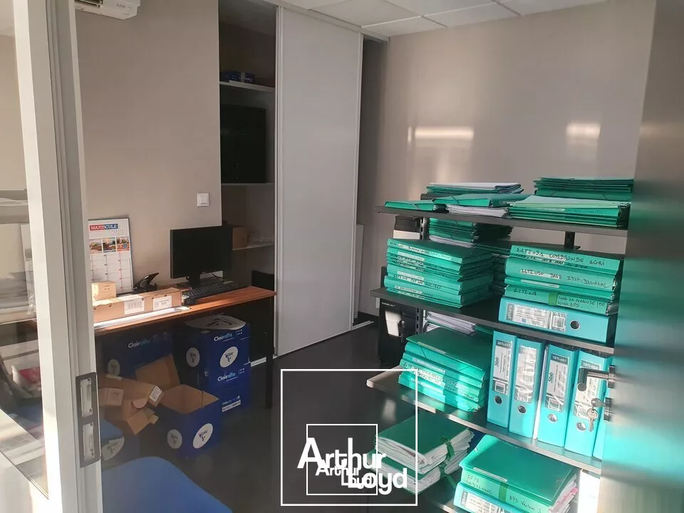 Superbe bureaux zone ouest de Brive 80 M² - état neuf - parking attenant - zone de l'aérodrome 