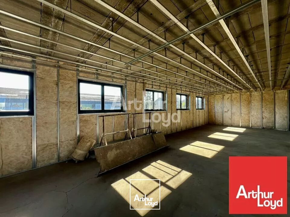 CHATELLERAULT LOCAUX D'ACTIVITES NEUF A VENDRE DE 180 M²