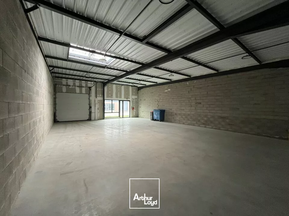 LOCAL D'ACTIVITE - ENTREPOT à LOUER de 690 m²