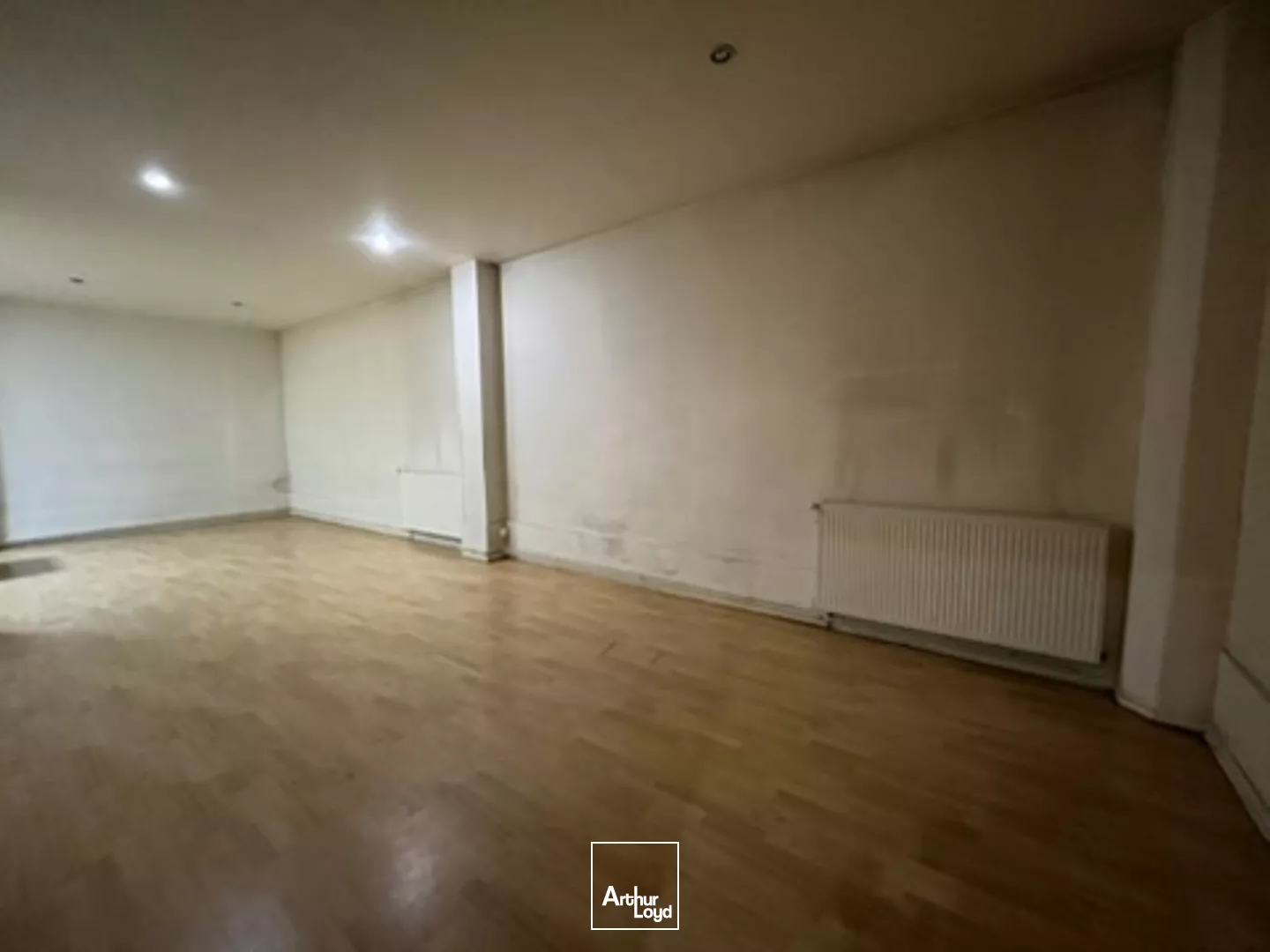 À LOUER - LOCAL PROFESSIONNEL DE 270 M2 DIVISIBLE - CENTRE-VILLE DE SAINT-QUENTIN