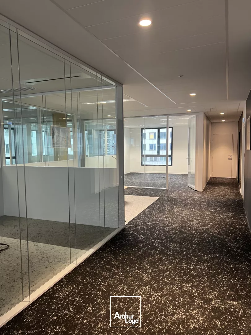 Bureaux à vendre à MONTIGNY LE BRETONNEUX 78180