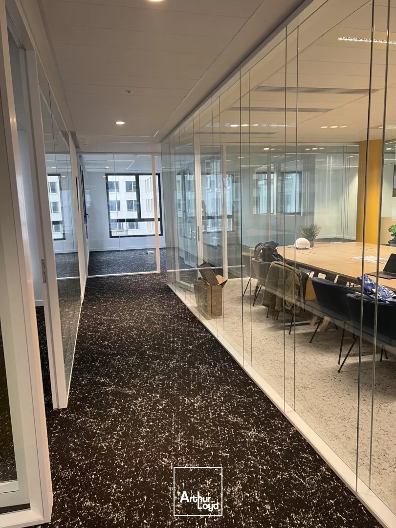 Bureaux à vendre à MONTIGNY LE BRETONNEUX 78180