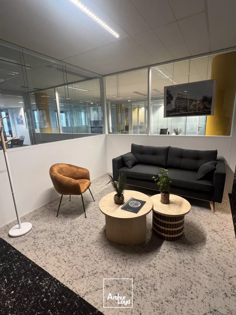 Bureaux à vendre à MONTIGNY LE BRETONNEUX 78180