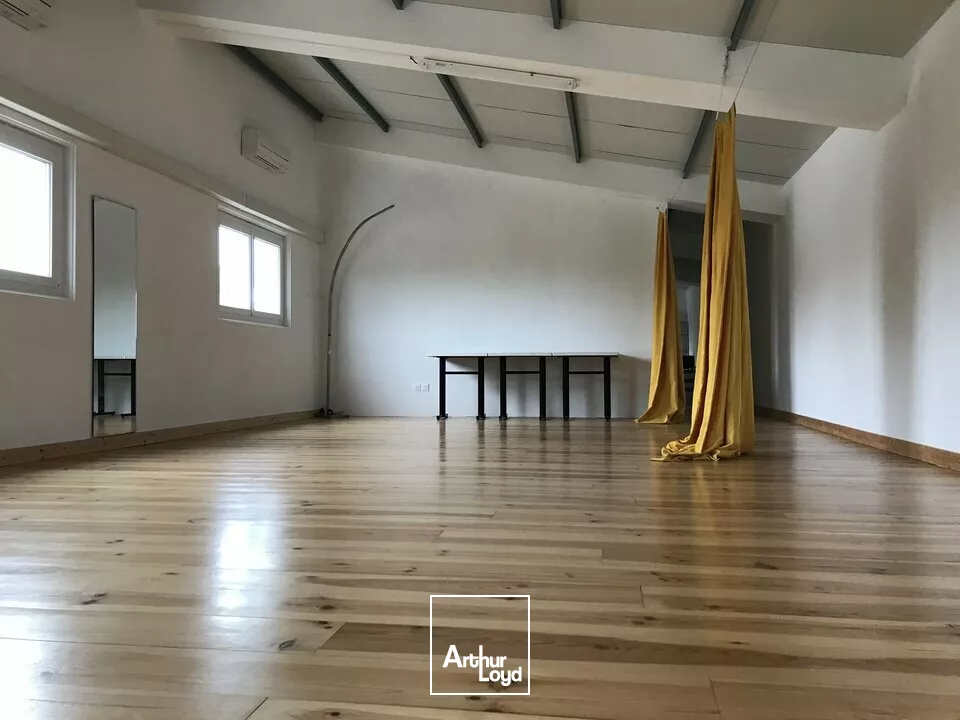 Bureaux 200 m² avec parking à 7 min de l'autoroute, opportunité unique !