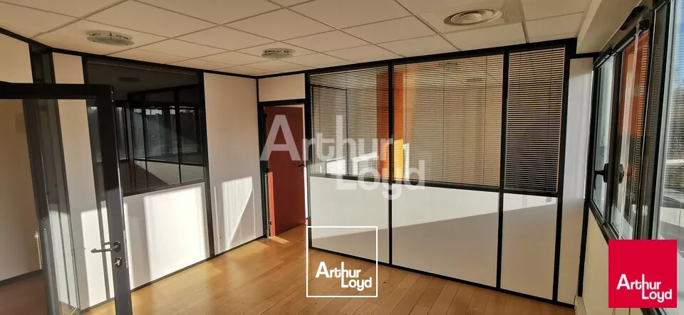 SAINT GREGOIRE - BUREAUX A VENDRE - 556 M²