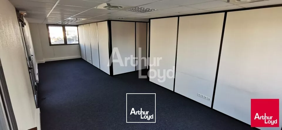 SAINT GREGOIRE - BUREAUX A VENDRE - 556 M²