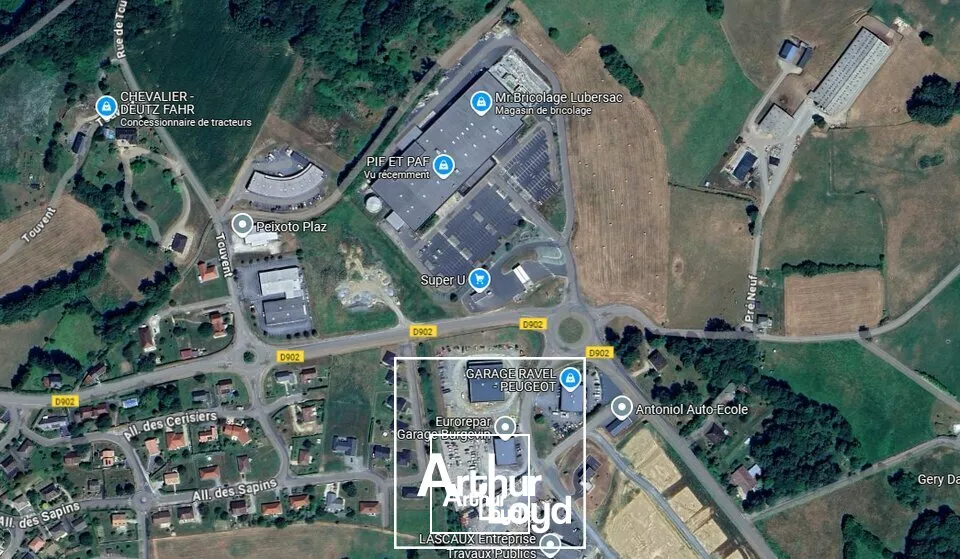 Cellule commerciale de 620m² dans un complexe commercial avec emplacement n°1