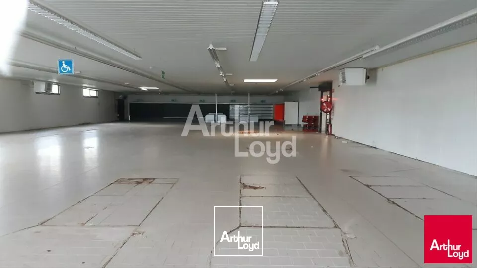 SELLES SUR CHER - LOCATION LOCAL D'ACTIVITÉ OU COMMERCIAL DE 1 086 M² - ZONE D'ACTIVITÉS