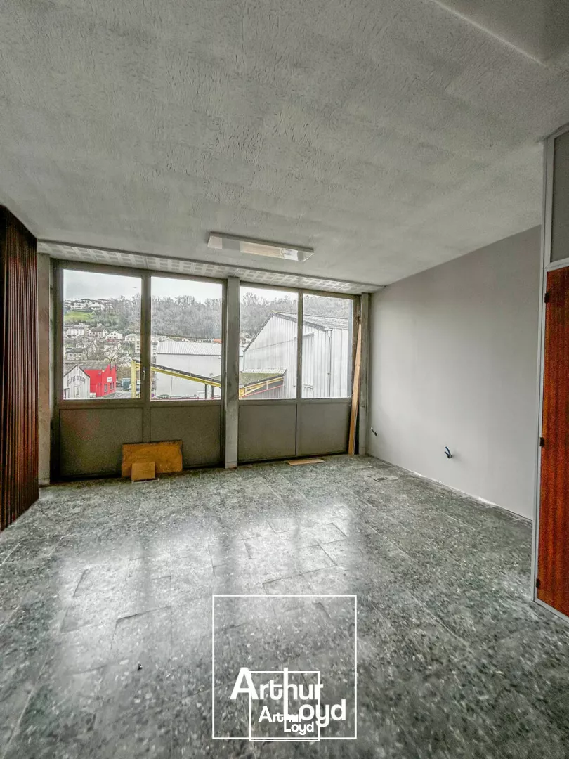 Bureaux de 435 m² à louer  Emplacement stratégique en zone commerciale à Tulle