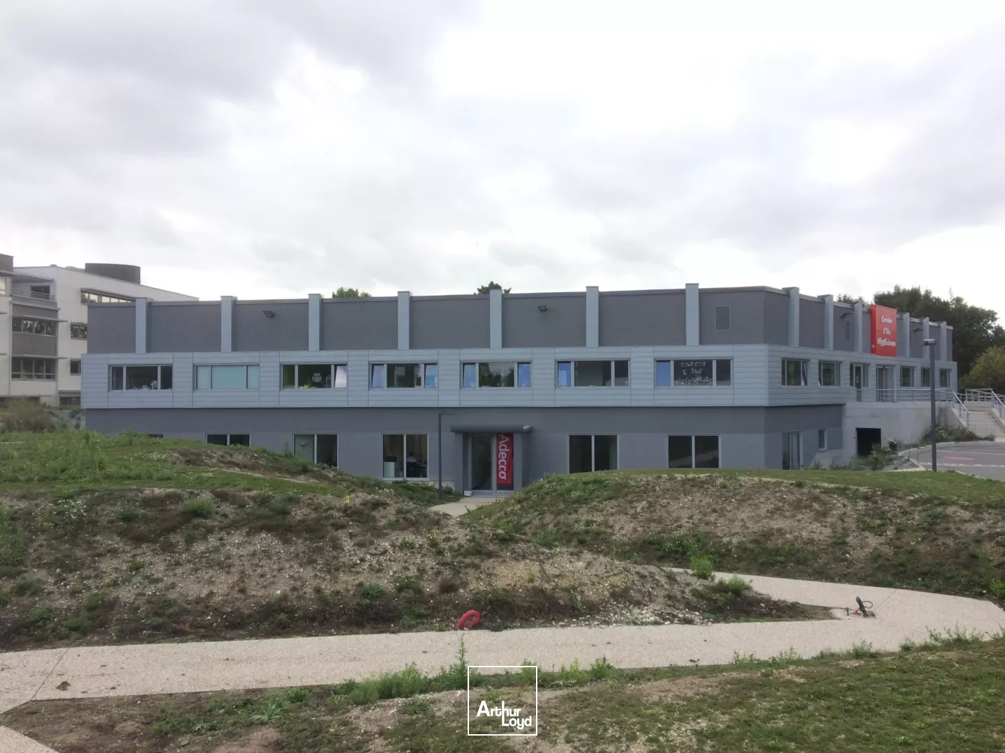 Deux plateaux de bureaux à louer à BOVES