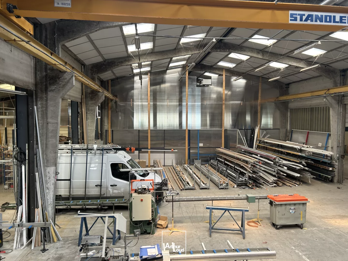 Cellule d'activité avec bureaux à louer - Abbeville, accès rapide A16 et proximité gare SNCF