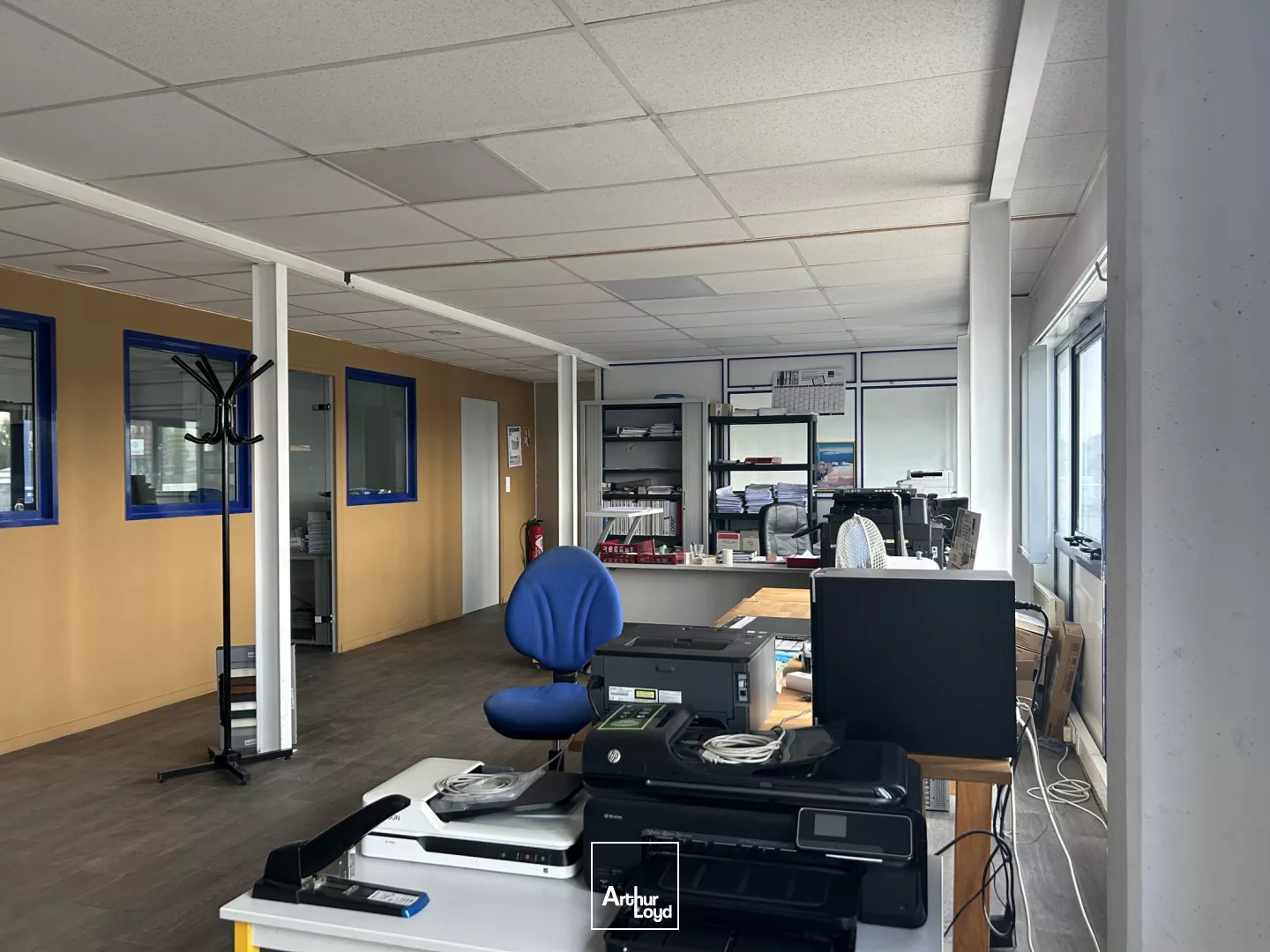 Cellule d'activité avec bureaux à louer - Abbeville, accès rapide A16 et proximité gare SNCF