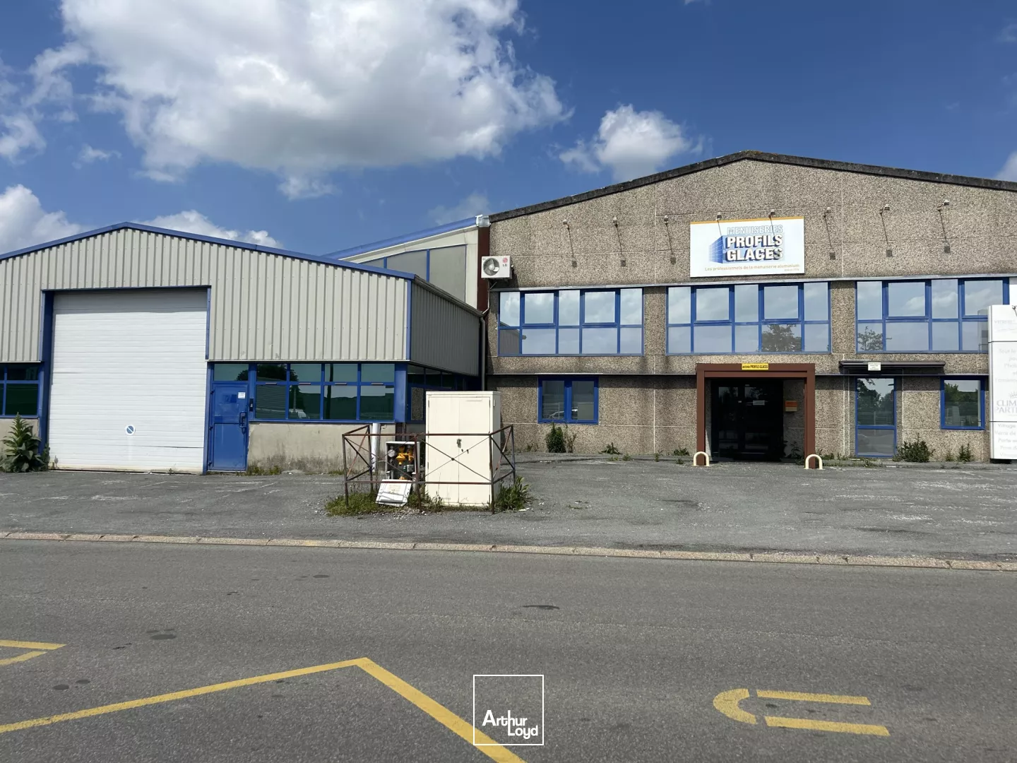 Cellule d'activité avec bureaux à louer - Abbeville, accès rapide A16 et proximité gare SNCF