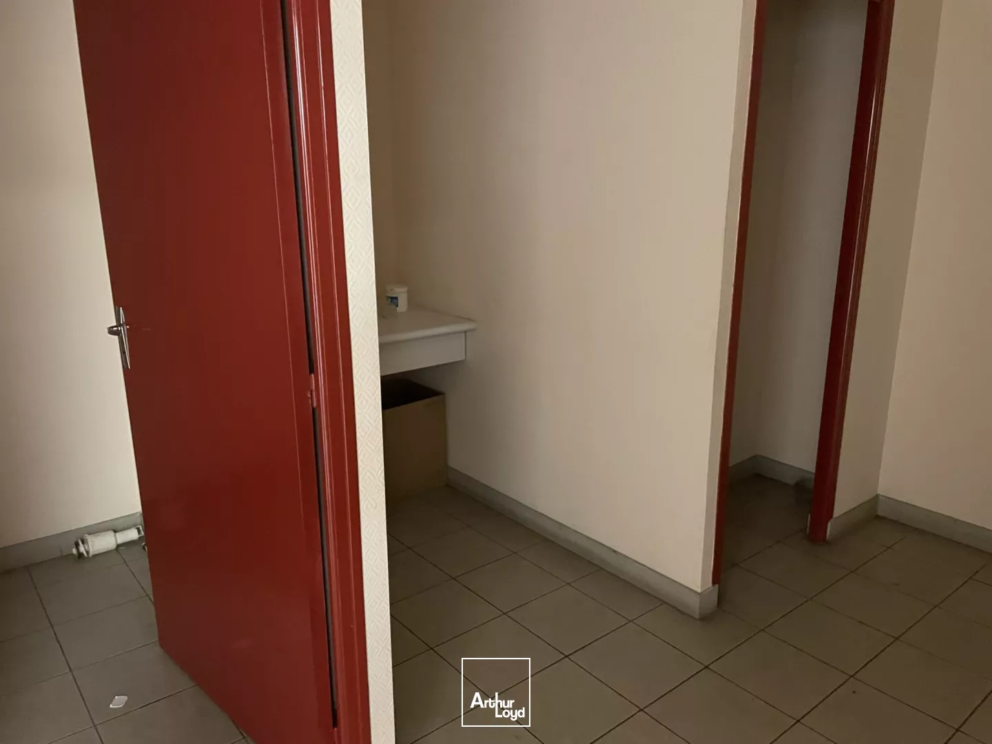 Locaux d'activité à louer d'environ 500 m2 à Therdonne