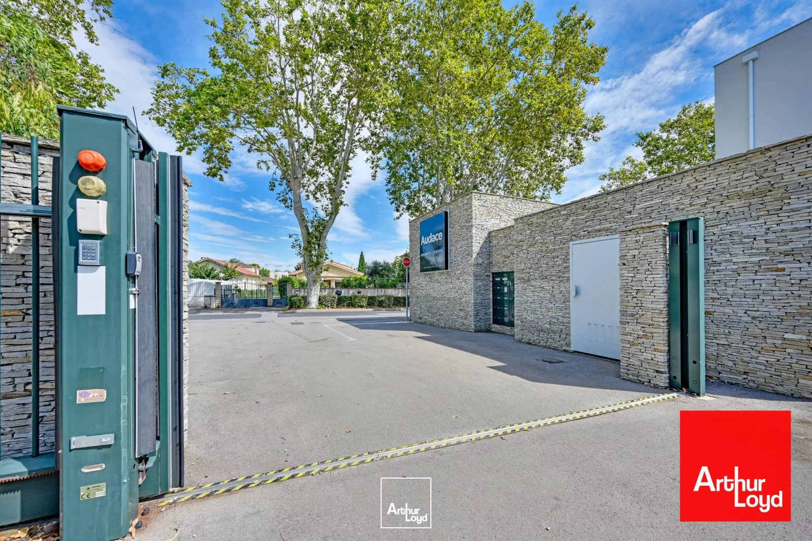 A VENDRE - BUREAUX 1 160 M2 PMR - LATTES