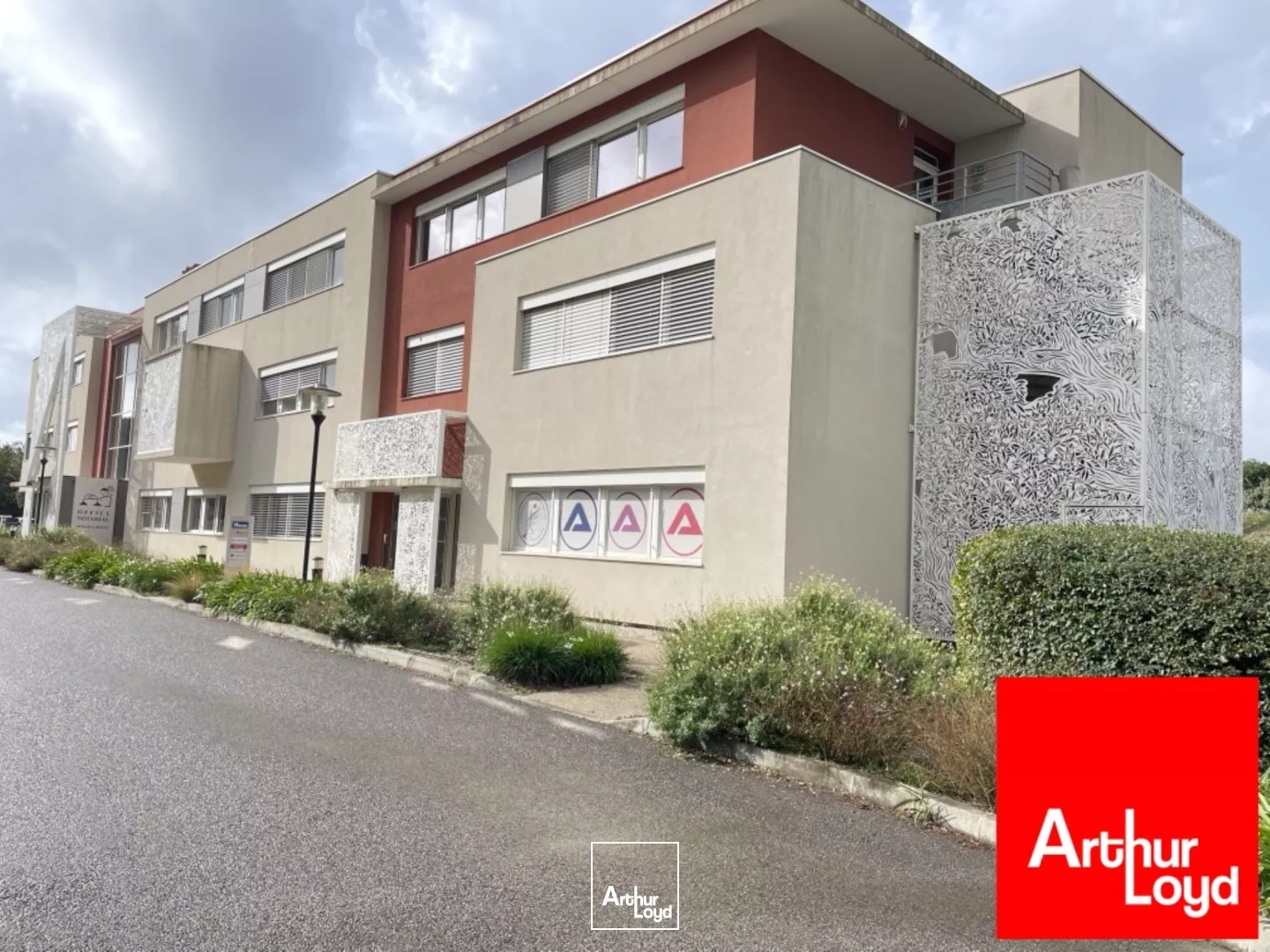 BUREAUX À LOUER - BAILLARGUES GOLF - LOCAL EN REZ DE CHAUSSEE ACCESSIBLE PMR