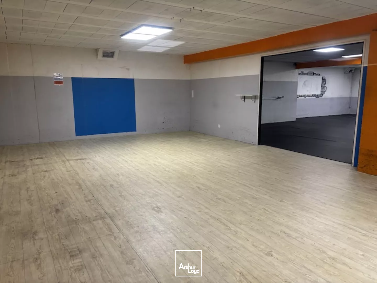 À LOUER - Espace de stockage de 220 m² en entre-sol