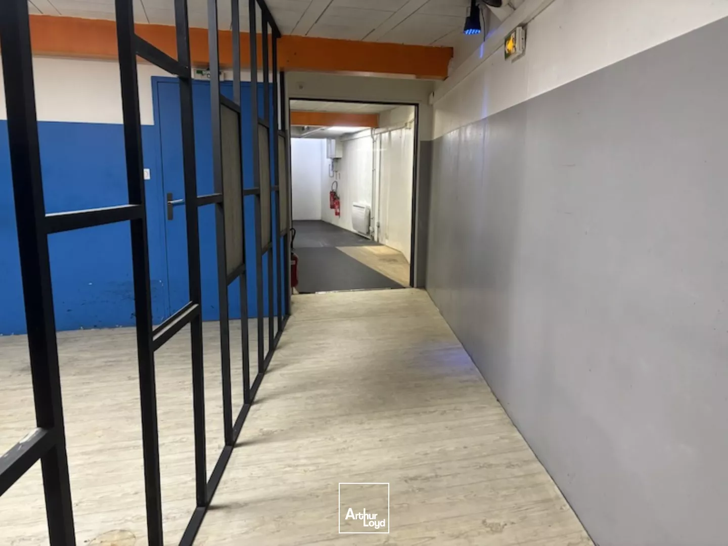 À LOUER - Espace de stockage de 220 m² en entre-sol