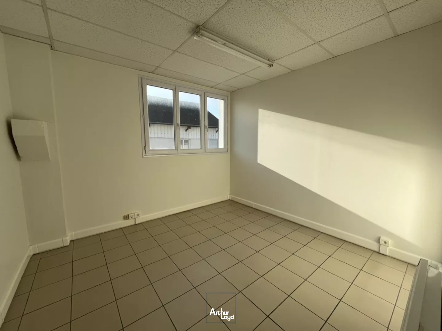 BUREAUX À LOUER 155M2 FLEURY LES AUBRAIS