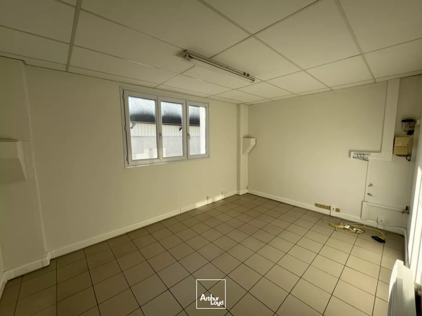 BUREAUX À LOUER 155M2 FLEURY LES AUBRAIS