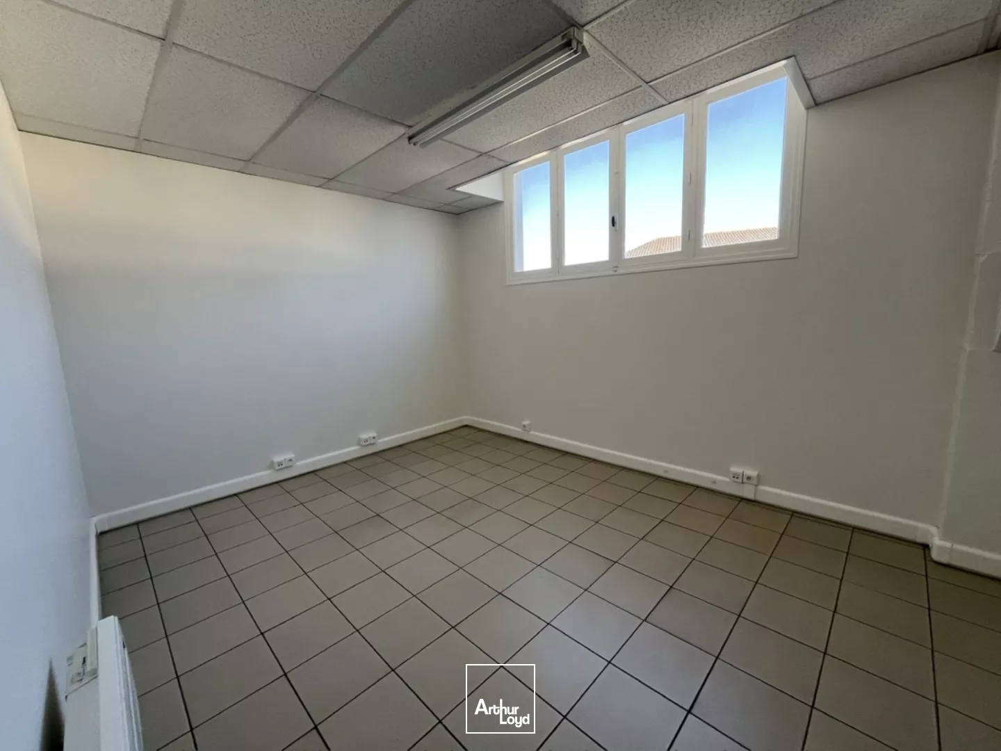 BUREAUX À LOUER 155M2 FLEURY LES AUBRAIS